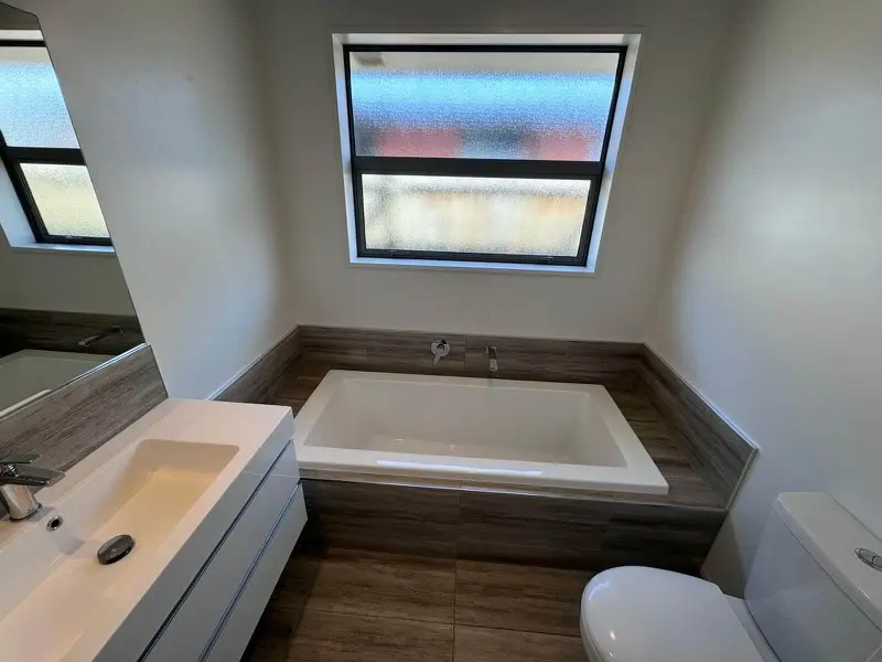 Move-out clean: bathroom and bath by SN Cleaning Services, Christchurch