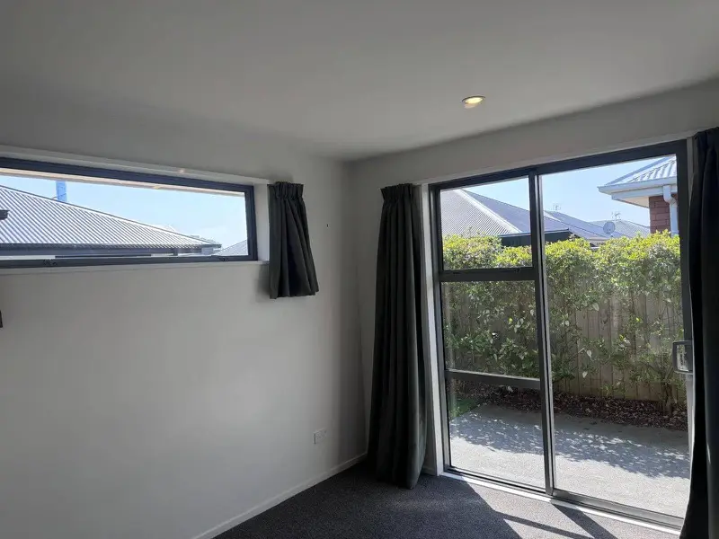 Move-out clean: bedroom with sliding door by SN Cleaning Services, Christchurch